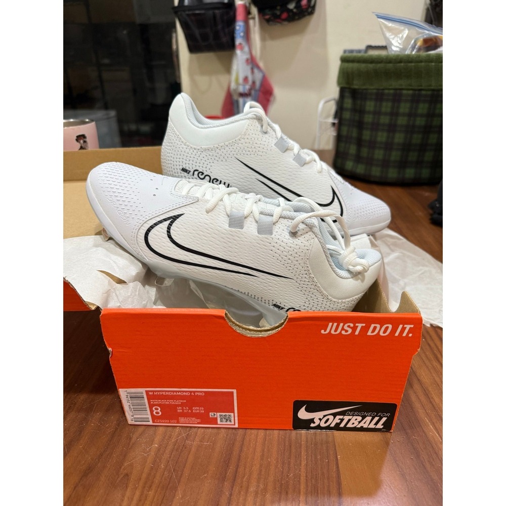 Nike Women's Hyperdiamond 4 Pro Metal Fastpitch Softball Cleats